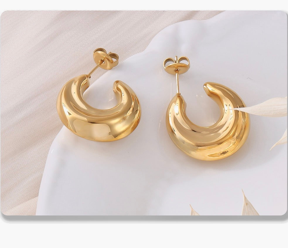 Curvy Gold Hoop Earrings