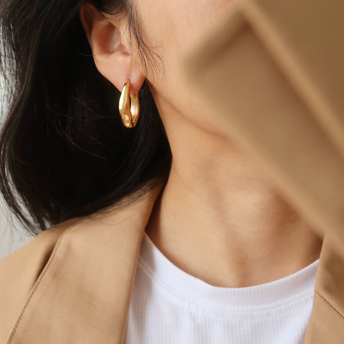 Curved Radiance Gold Hoops