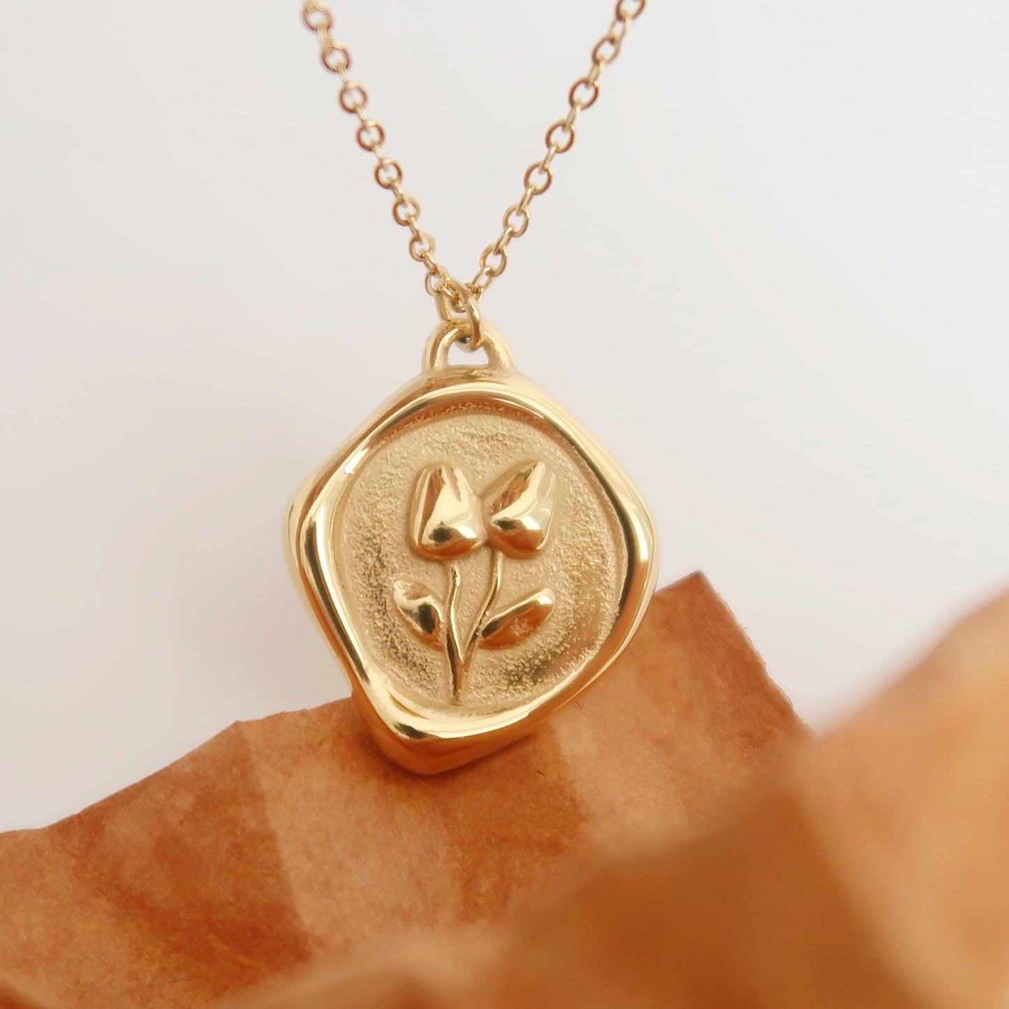 Evergold Seal Pendant Necklace