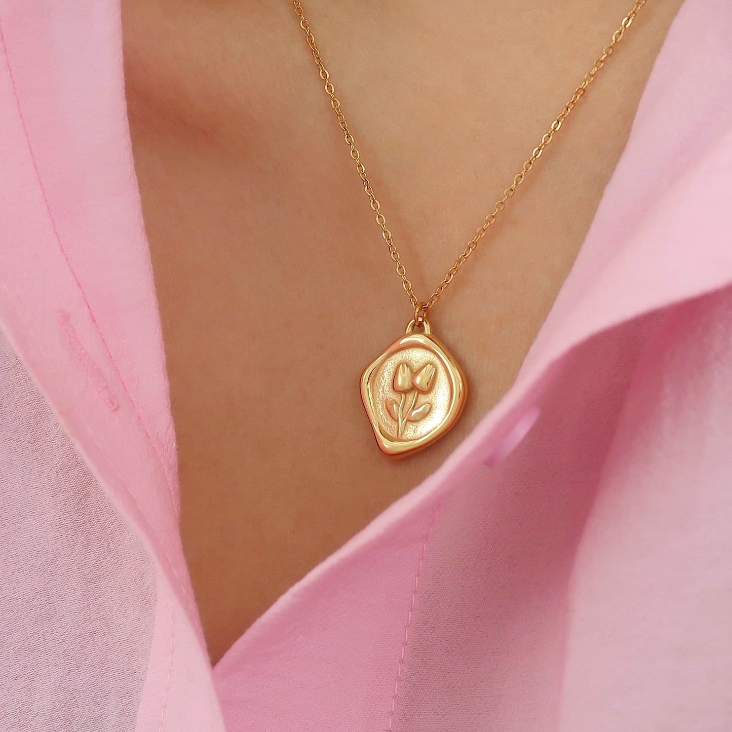 Evergold Seal Pendant Necklace